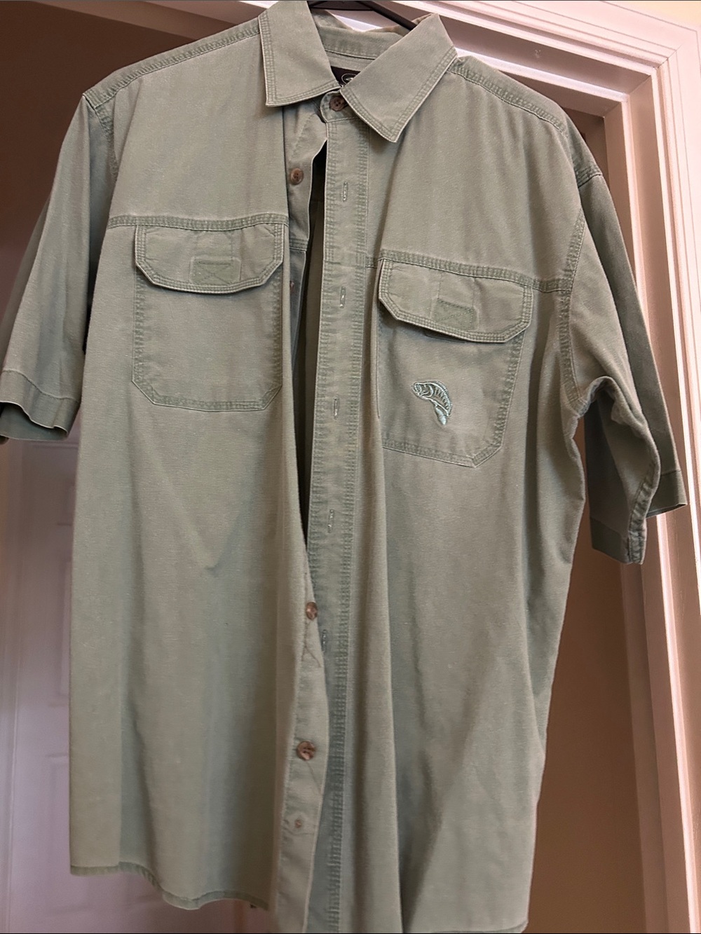 Men's Medium Short-Sleeve Button-Up Shirt in Light Olive